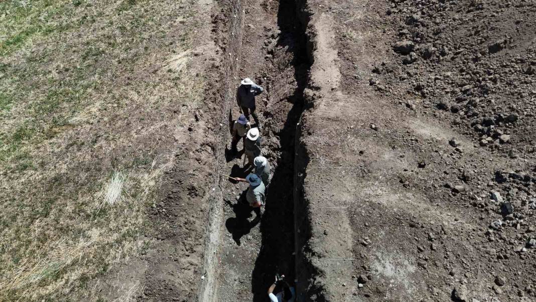 Bölgede yüz binlerce kişiyi ilgilendiriyor: Hendek kazıldı, gerçek açığa çıktı 4