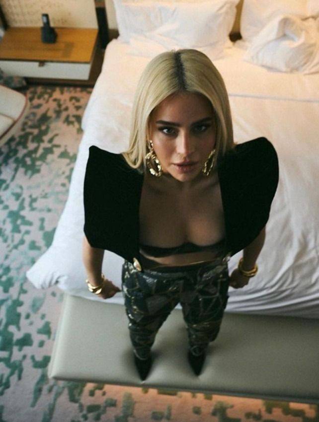 Büşra Pekin'in yeni tarzına Khaleesi ve Esra Erol benzetmesi 11