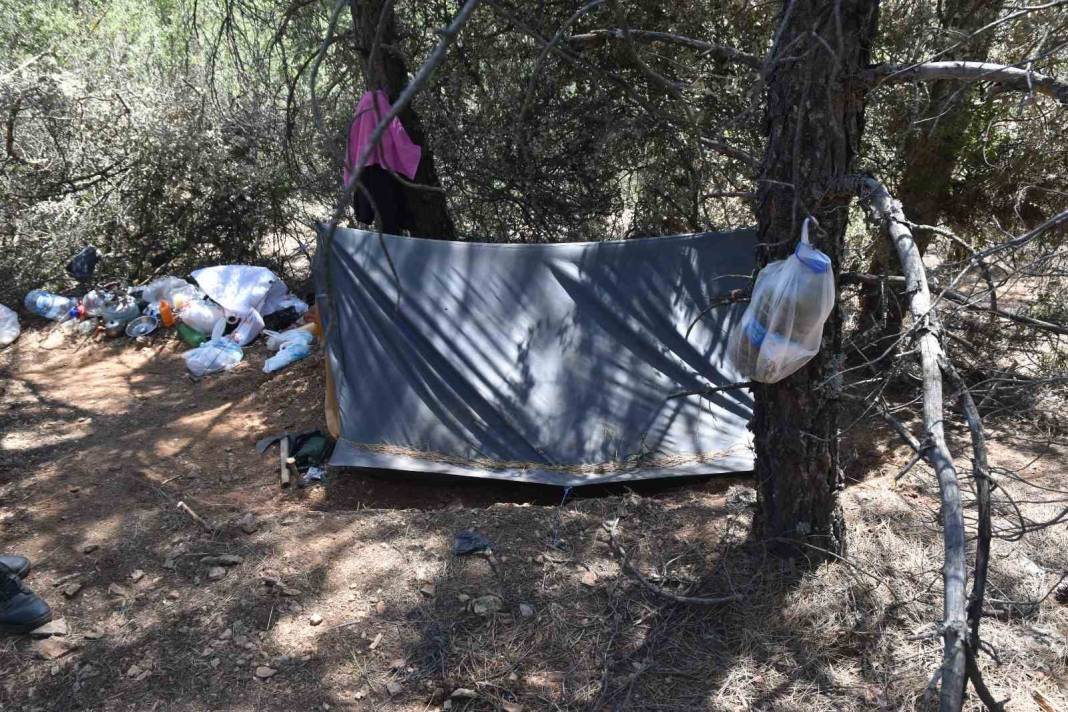 Denizli’de film gibi operasyon! 7 ay boyunca ormanda saklandı: Öldürdüğü hayvanlardan giysi yaptı 4