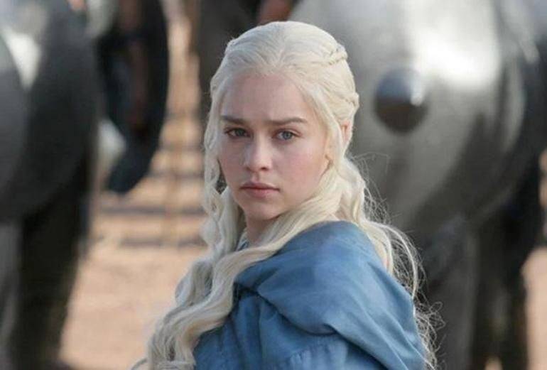 Büşra Pekin'in yeni tarzına Khaleesi ve Esra Erol benzetmesi 14