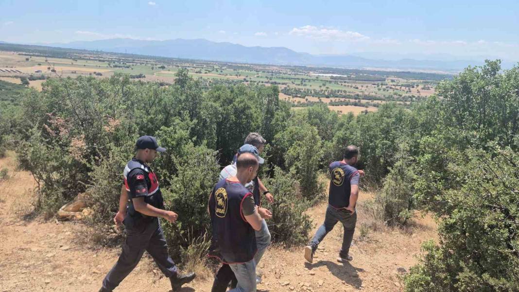 Denizli’de film gibi operasyon! 7 ay boyunca ormanda saklandı: Öldürdüğü hayvanlardan giysi yaptı 1