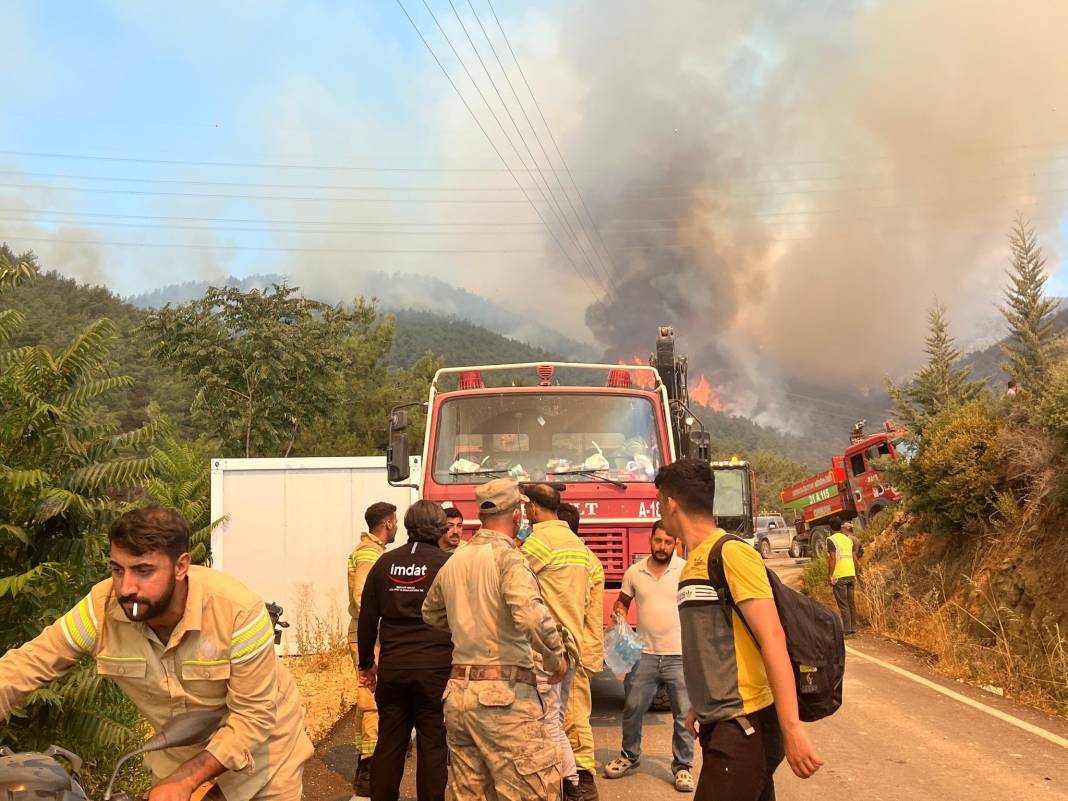 Hatay'daki yangından korkunç görüntüler: Alevler her yeri sardı 5