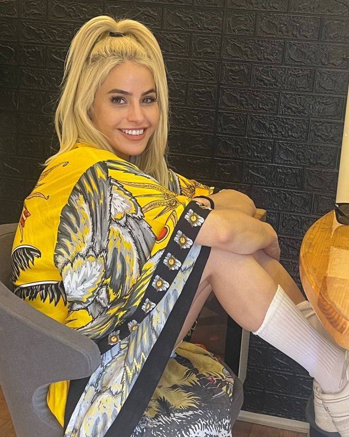 Büşra Pekin'in yeni tarzına Khaleesi ve Esra Erol benzetmesi 9