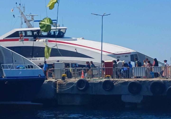 İDO'ya ait deniz otobüsü kayalıklara çarptı! 1