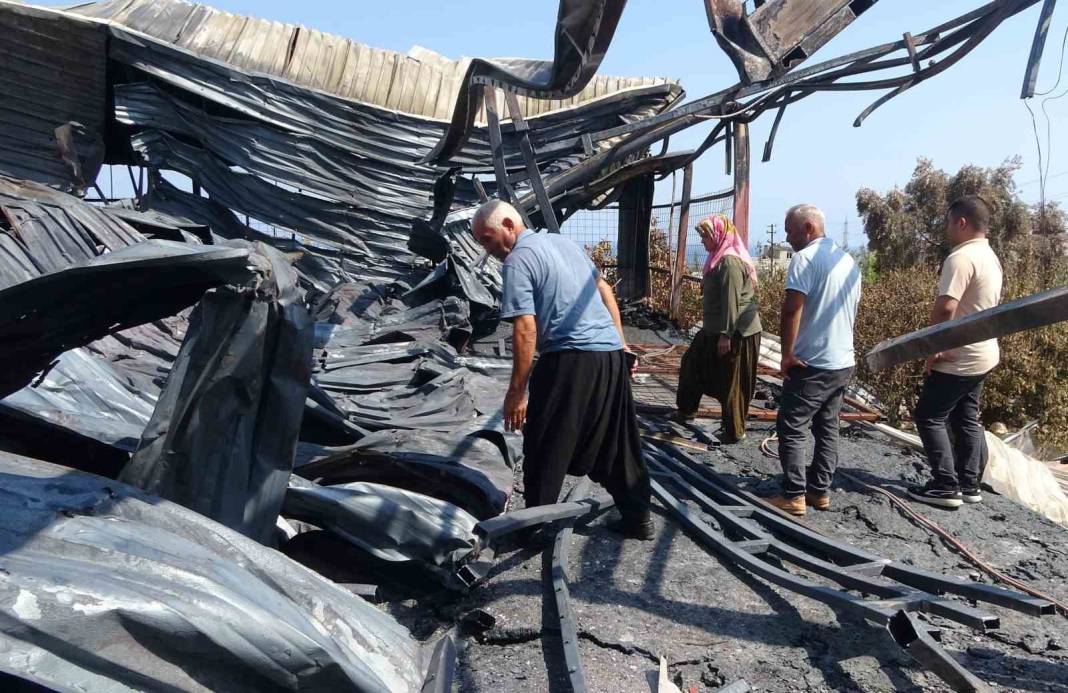 Mersin'de komşu dehşeti! En mutlu günleri faciaya dönüştü: 25 yıllık emekleri kül oldu 2