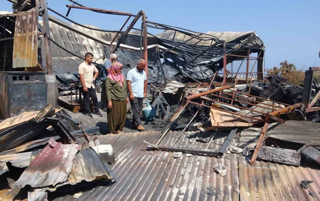 Mersin'de komşu dehşeti! En mutlu günleri faciaya dönüştü: 25 yıllık emekleri kül oldu 1