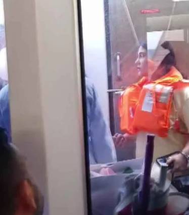 İDO'ya ait deniz otobüsü kayalıklara çarptı! 8