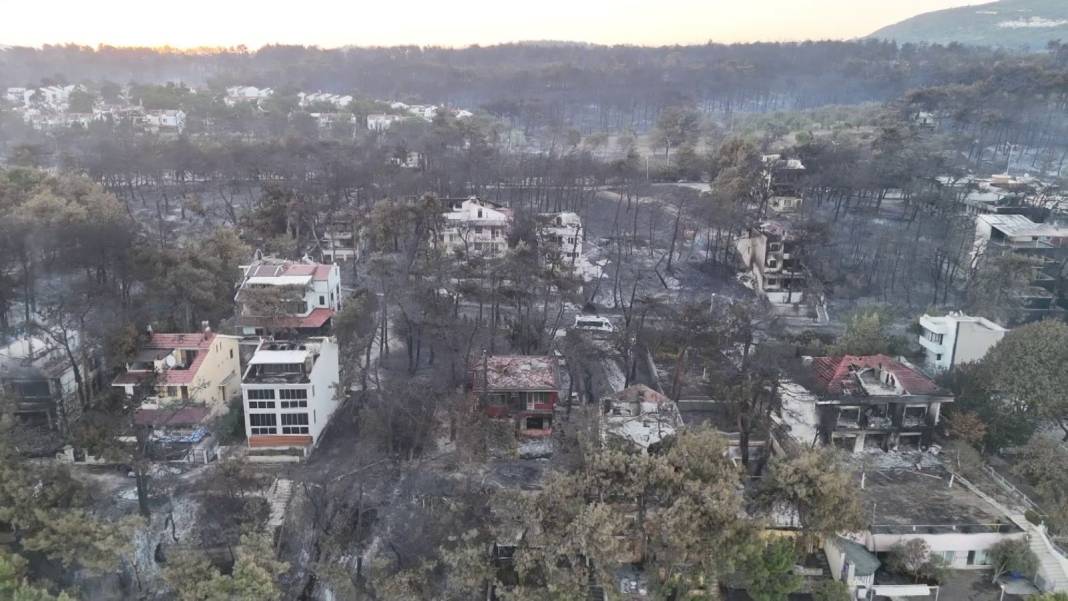 Çanakkale'de villalar kül oldu! Acı bilanço sabahın ilk ışıklarıyla görüntülendi 2