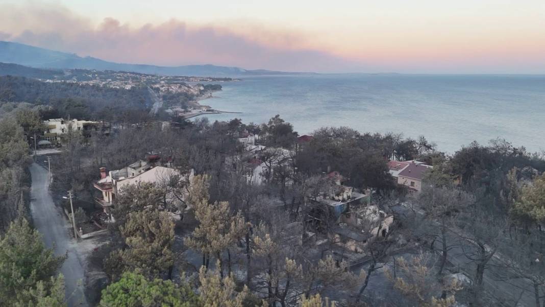 Çanakkale'de villalar kül oldu! Acı bilanço sabahın ilk ışıklarıyla görüntülendi 4