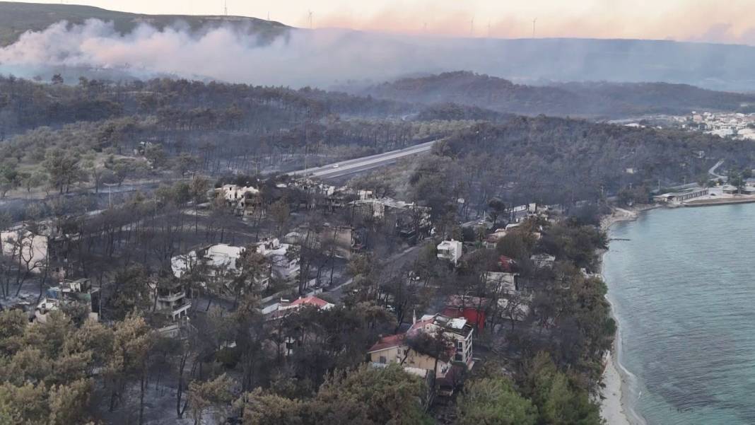 Çanakkale'de villalar kül oldu! Acı bilanço sabahın ilk ışıklarıyla görüntülendi 5