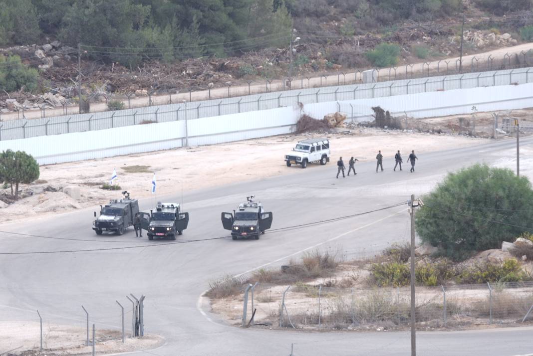 İsrail'den esirleri bekleyen kalabalığa sert müdahale! Cezaevi önünde toplanan Filistinlilere gaz, ses bombası ve tehdit 15