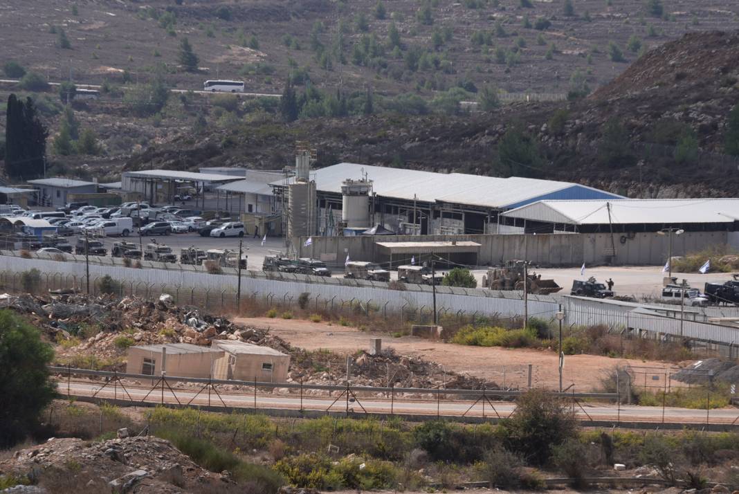 İsrail'den esirleri bekleyen kalabalığa sert müdahale! Cezaevi önünde toplanan Filistinlilere gaz, ses bombası ve tehdit 7