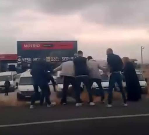 Polis memurunun cenaze konvoyuna saldırı: 4 yaralı! 5
