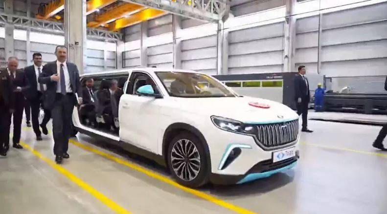 TOGG'un limuzin modeli ilk kez kullanıldı: Bakanlar ve Erdoğan içinde görüntülendi 2