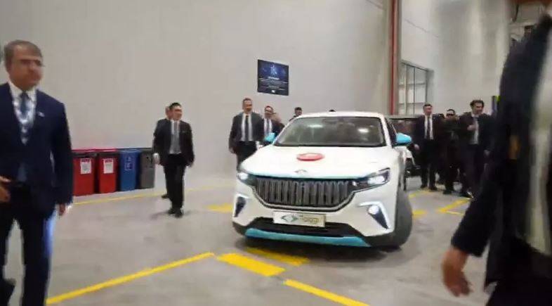 TOGG'un limuzin modeli ilk kez kullanıldı: Bakanlar ve Erdoğan içinde görüntülendi 5