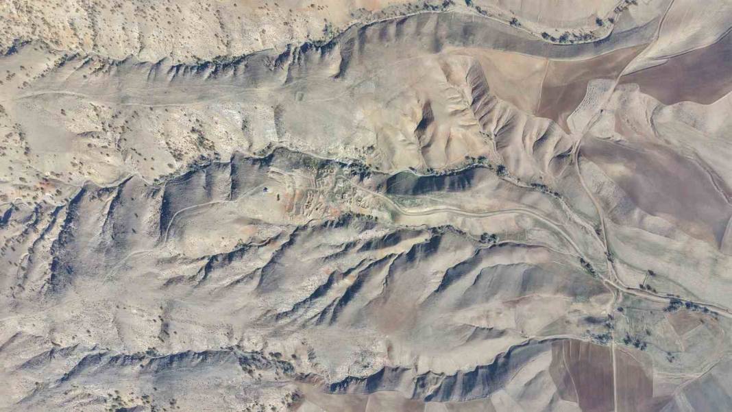 35 yıl önce terk edildi: Hayalet köy 'Pırıklı' uydu haritasından silindi 8