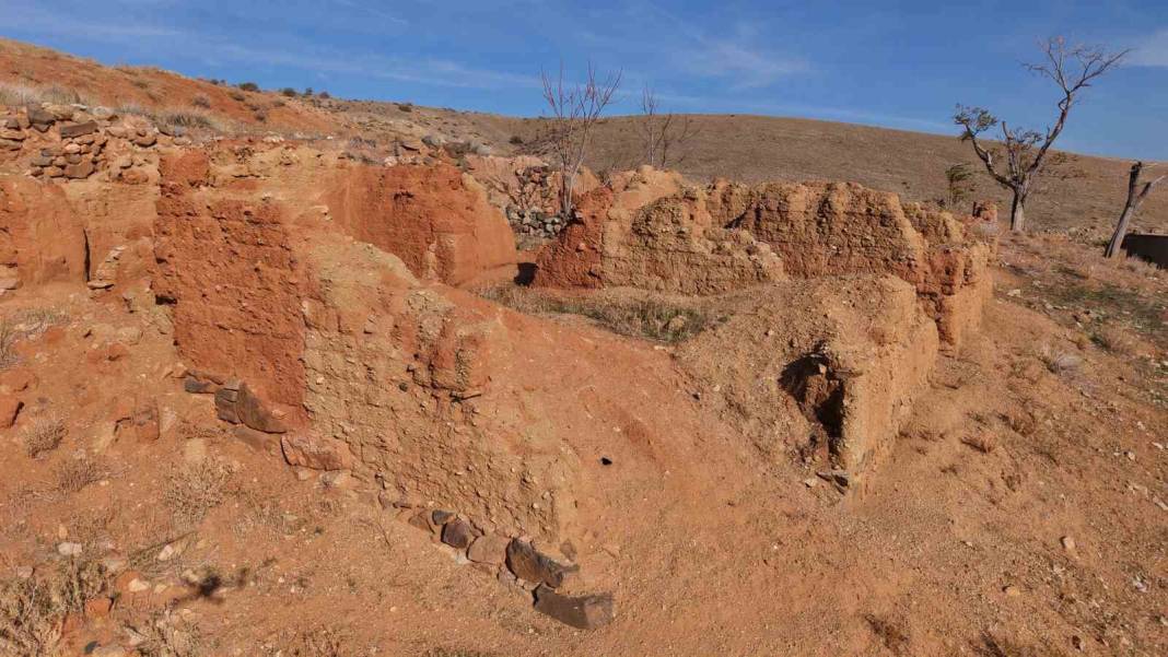 35 yıl önce terk edildi: Hayalet köy 'Pırıklı' uydu haritasından silindi 7