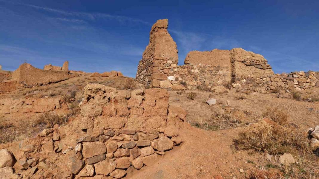 35 yıl önce terk edildi: Hayalet köy 'Pırıklı' uydu haritasından silindi 3