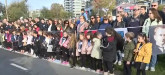 Saat 09.05 yine hayat durdu! Tüm ülkede sirenler çaldı 4