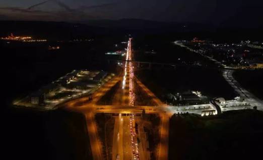 Ara tatil dönüşü kilitlendi! Trafik durma noktasına geldi 4