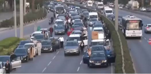 Saat 09.05 yine hayat durdu! Tüm ülkede sirenler çaldı 3