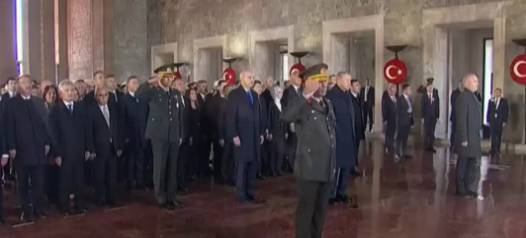 Saat 09.05 yine hayat durdu! Tüm ülkede sirenler çaldı 1