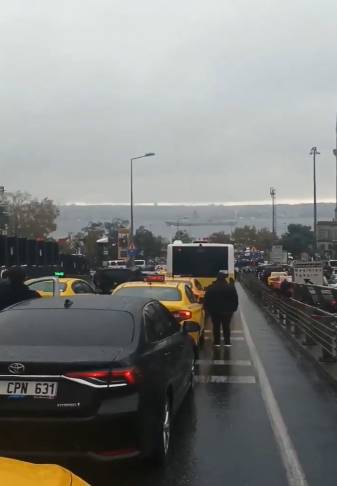 Saat 09.05 yine hayat durdu! Tüm ülkede sirenler çaldı 6