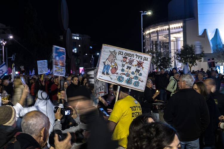 Tel Aviv’de Netanyahu’ya öfke seli: Halk meydanlara indi! 3