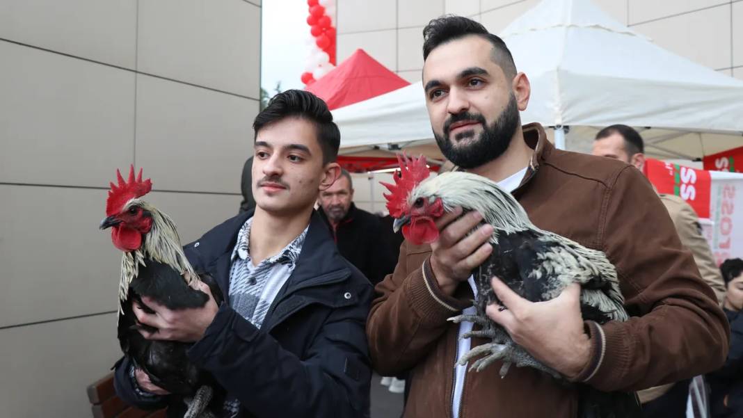 Zemheri kışa aldırmadan hediye için sabaha kadar sıra beklediler: Kuyruk 1 kilometreyi aştı 5