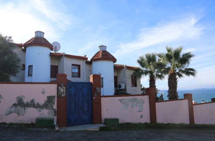 Kayahan'ın 'Gönül Köşkü' satışa çıktı: Deniz manzaralı ev bu fiyata satılacak 6