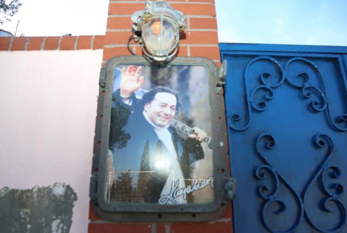 Kayahan'ın 'Gönül Köşkü' satışa çıktı: Deniz manzaralı ev bu fiyata satılacak 5