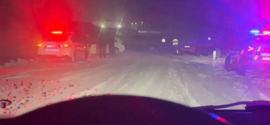 Kar tüm yurdu esir aldı: Yollar kapandı ulaşım durdu 1