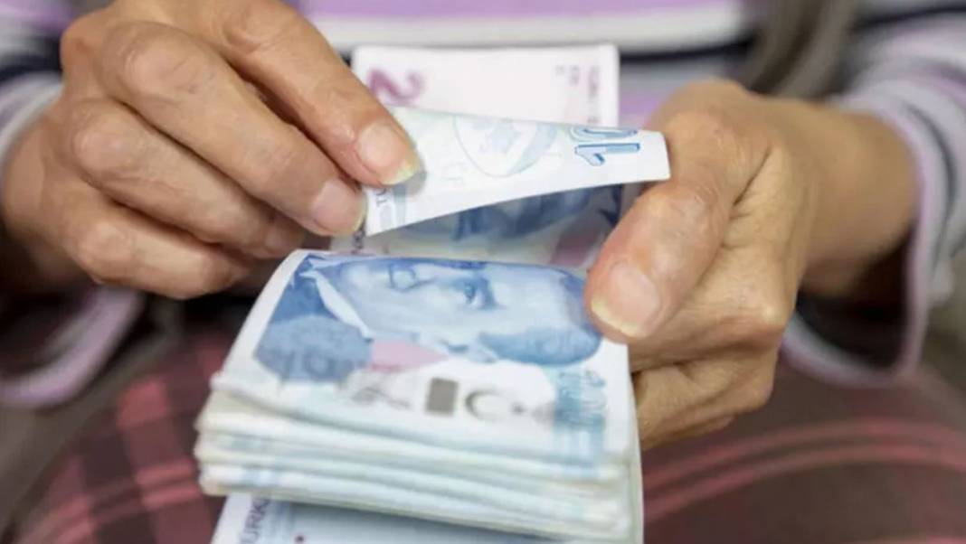 17,7 milyon emeklinin gözü bu haberde: Bayram ikramiyesi artacak mı? 5