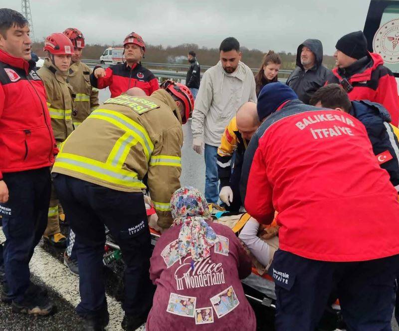 İzmir-İstanbul otoyolunda can pazarı: 12 araç birbirine girdi 6