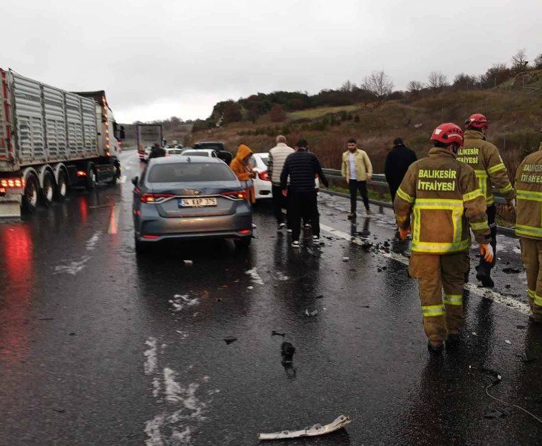İzmir-İstanbul otoyolunda can pazarı: 12 araç birbirine girdi 2