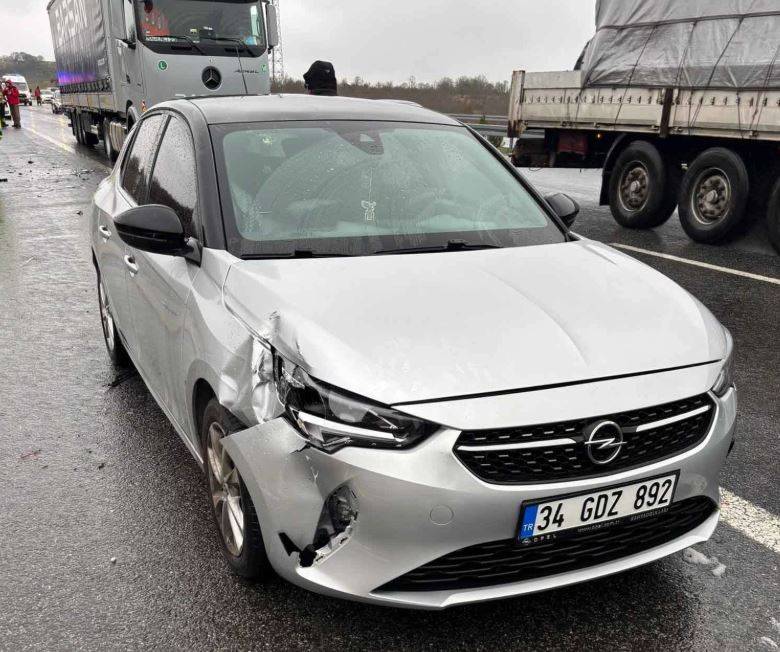 İzmir-İstanbul otoyolunda can pazarı: 12 araç birbirine girdi 5