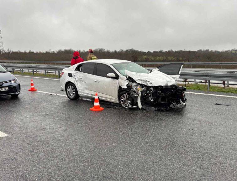 İzmir-İstanbul otoyolunda can pazarı: 12 araç birbirine girdi 4