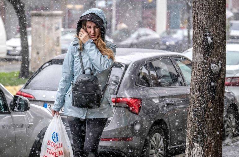 Meteoroloji alarm verdi: İstanbul ve 13 kent için sarı kodlu uyarı! Cuma yoğun kar geliyor 6