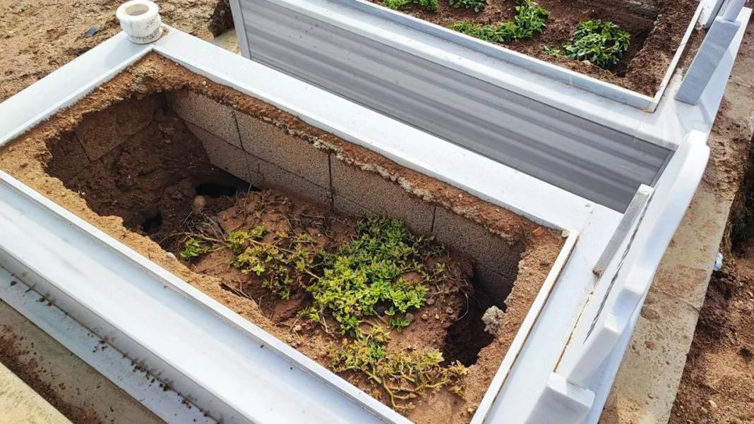 Bu mezarlığa giren ölüler kayboluyor! DNA testi yapılan cenazeler ailelere geri veriliyor: Kabirlerin çoğu çökük 2