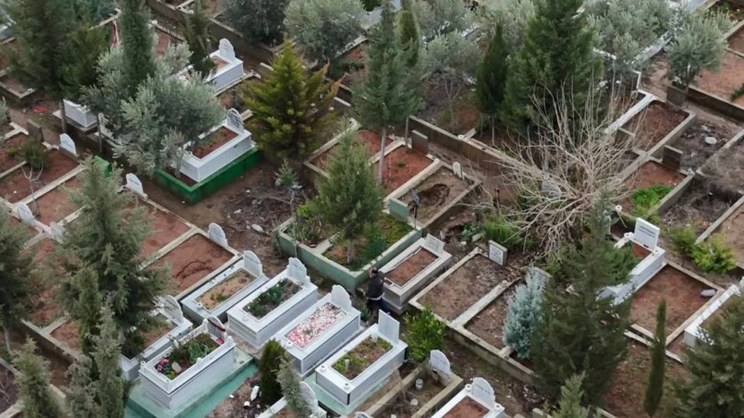 Bu mezarlığa giren ölüler kayboluyor! DNA testi yapılan cenazeler ailelere geri veriliyor: Kabirlerin çoğu çökük 4