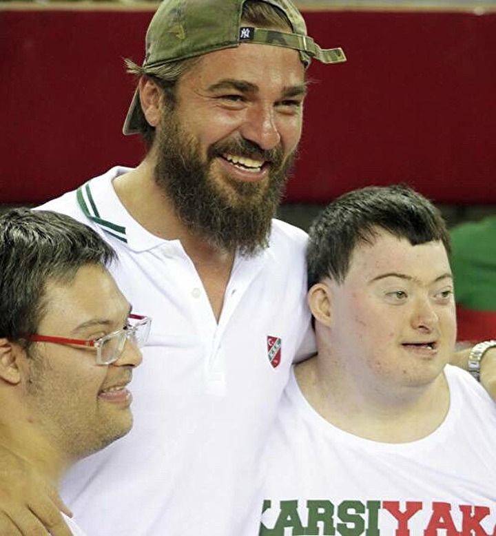 Ünlüler hangi takımları tutuyor? Dev liste çıkarıldı 50