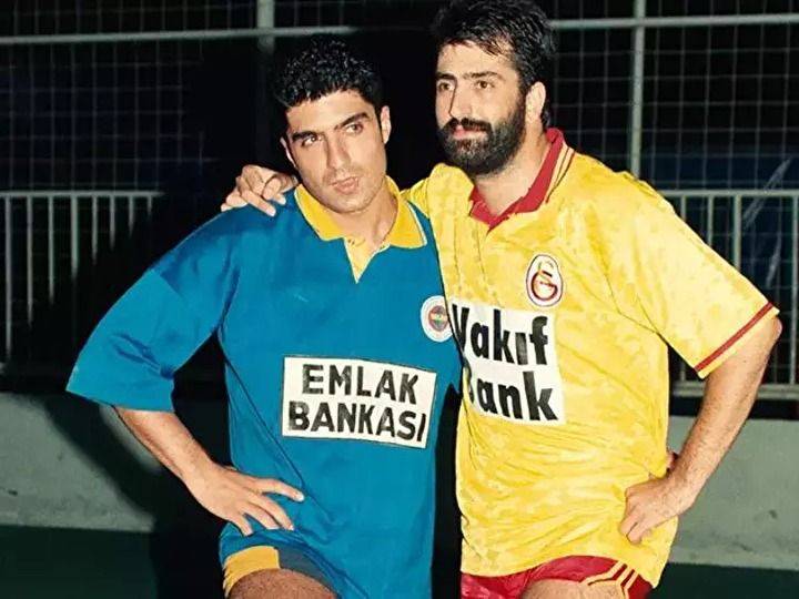 Ünlüler hangi takımları tutuyor? Dev liste çıkarıldı 45