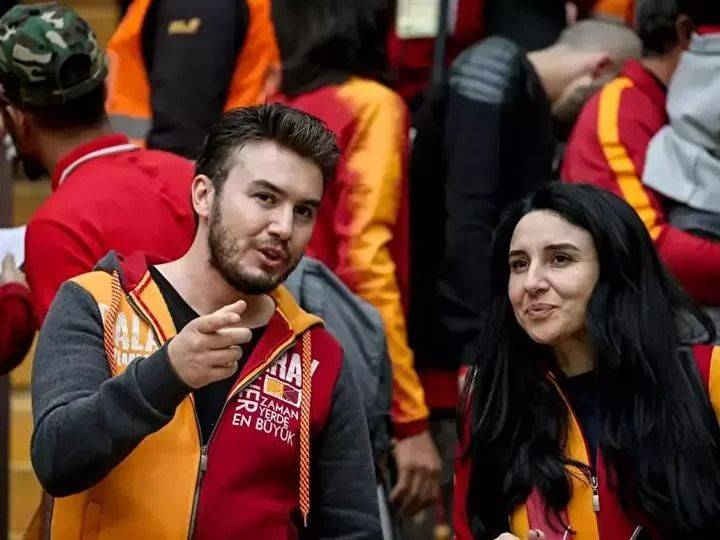 Ünlüler hangi takımları tutuyor? Dev liste çıkarıldı 39