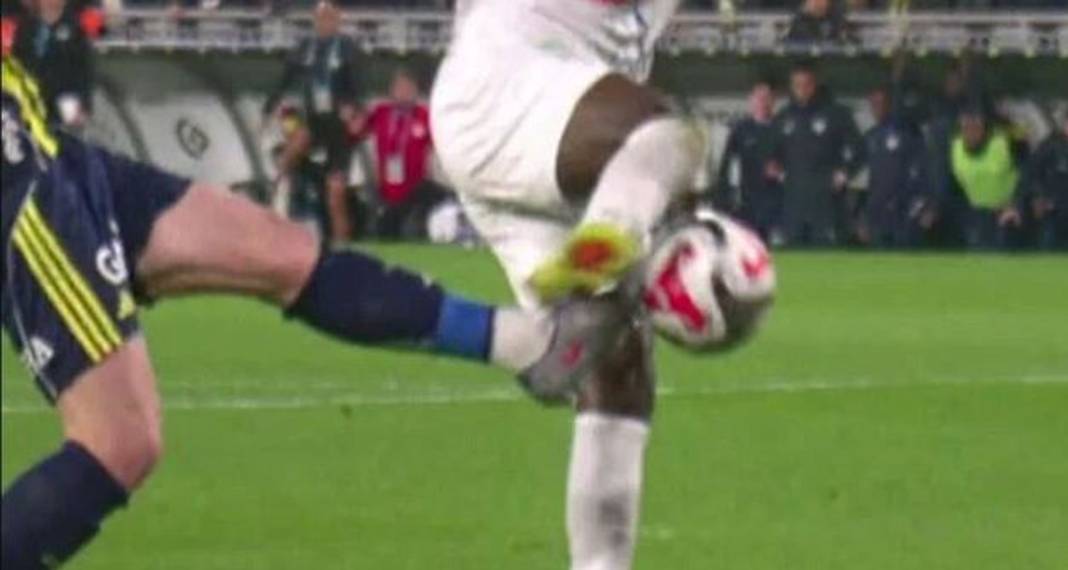 Eski hakemler Fenerbahçe-Rizespor maçının kararlarını yorumladı 8