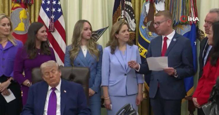 Trump kameralara uyurken yakalandı: Biden'a "uykucu" diyerek dalga geçiyordu 1