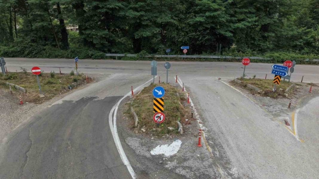 29 tabelalı kavşak sürücüleri şaşkına çevirdi: “Labirent gibi” 3