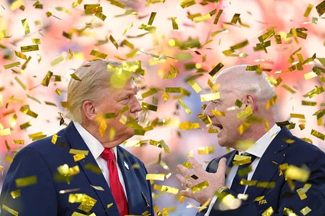 Trump Dünya Kupası finalinde gündem oldu: Kupa törenindeki hareketi olay yarattı 4