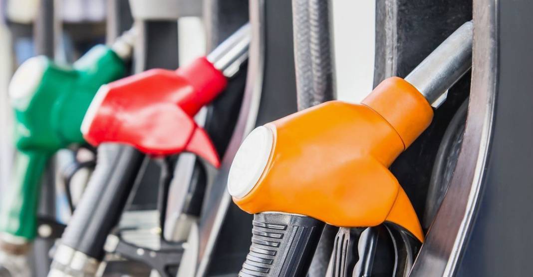 Benzin fiyatlarına 2 lirayı aşan büyük zam: Gece yarısı pompalara yansıyacak 5