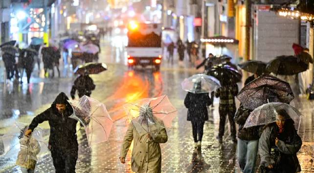 İstanbul’daki rekor selin arkasında El Nino mu var? Felaketin 3 nedenini meteoroloji uzmanı açıkladı! 6