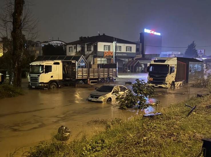 İstanbul’un sel hafızası yeniden gündemde: 75 yılda yaşanan büyük felaketler! 1951’den bu yana en kötüsü bu yıl mı oldu? 2